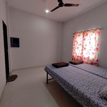Aadishkti Bhakt Nivas Hotel Tuljapur ภายนอก รูปภาพ
