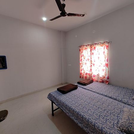 Aadishkti Bhakt Nivas Hotel Tuljapur ภายนอก รูปภาพ