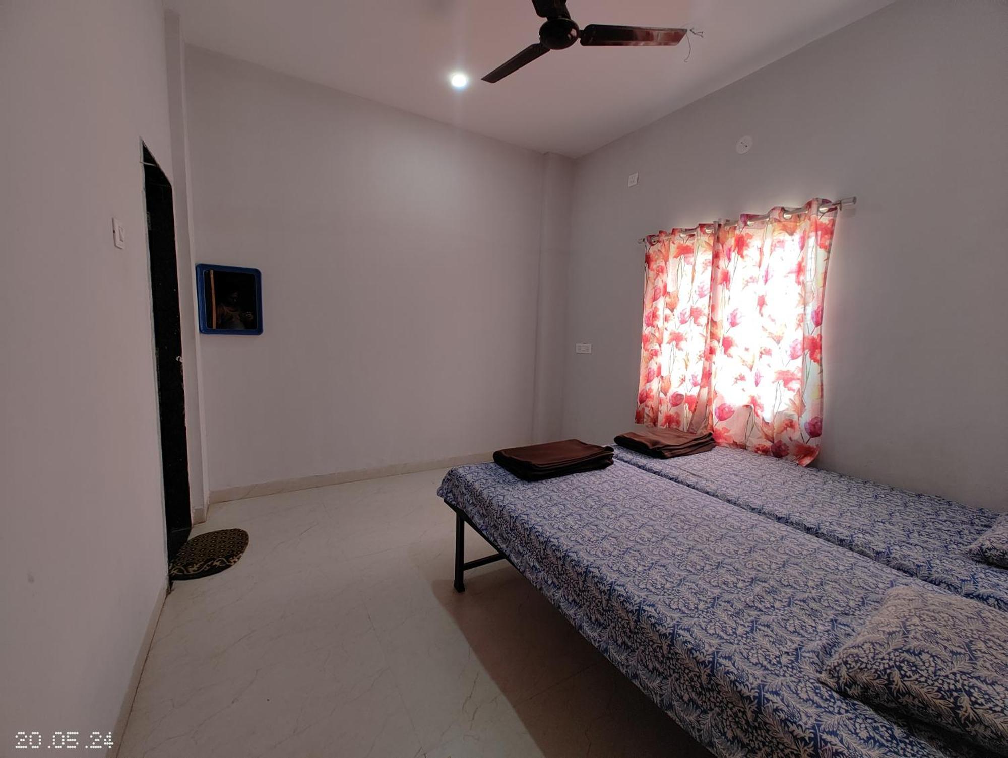 Aadishkti Bhakt Nivas Hotel Tuljapur ภายนอก รูปภาพ